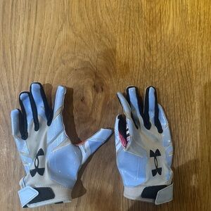 Under Armour Black, Blue & white Football Gloves